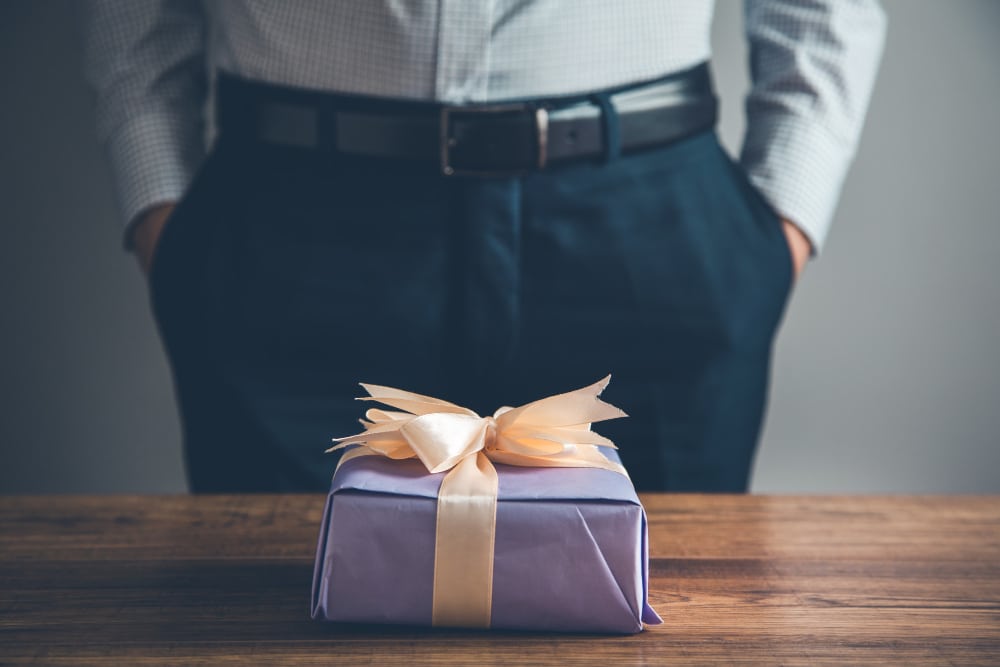 Comment intégrer le cadeau salarié dans une stratégie RH globale